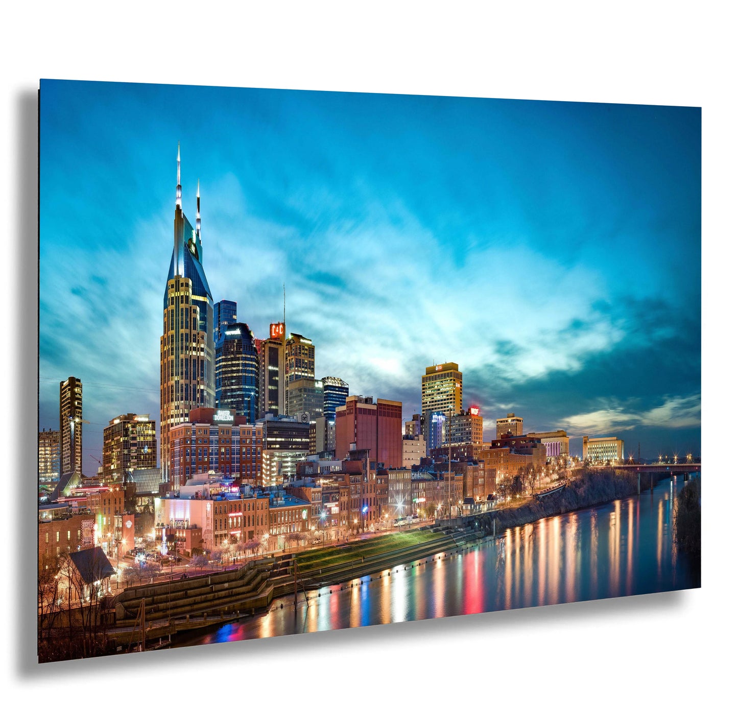a picture of a city skyline at night