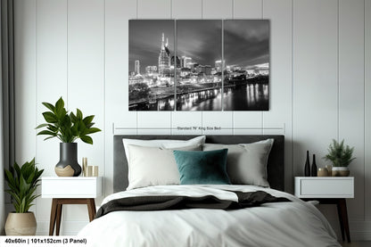 a black and white photo of a city skyline