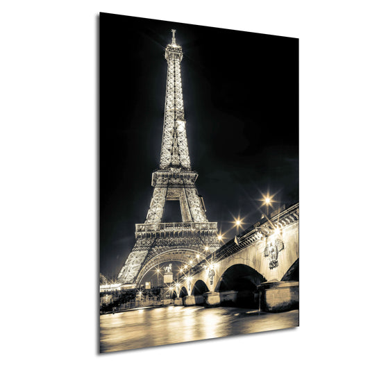 a black and white photo of the eiffel tower