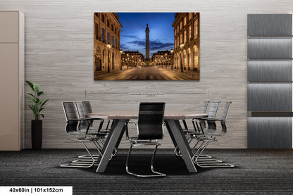a picture of a city street at night