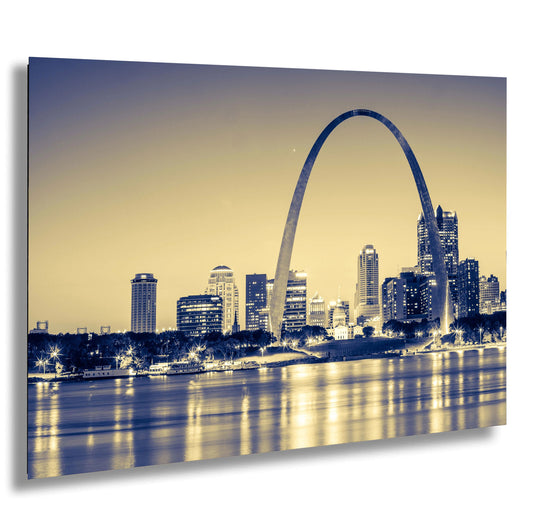 a picture of the st louis skyline taken from across the river