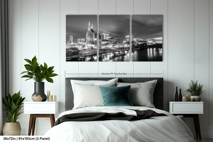 a black and white photo of a city skyline