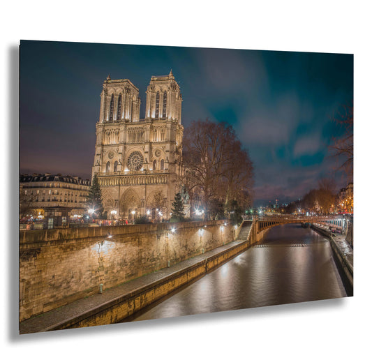a picture of a cathedral lit up at night