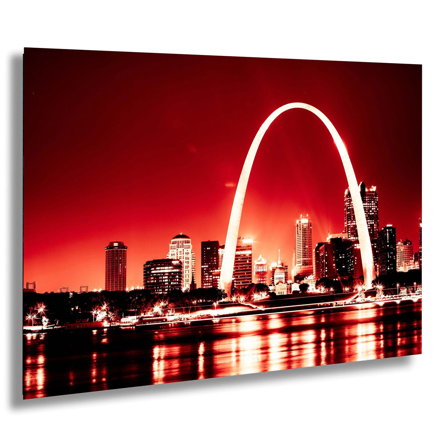 a picture of the st louis skyline at night