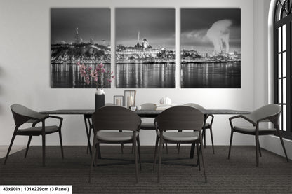 a black and white photo of a dining room