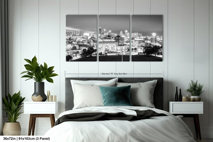 a black and white photo of a city skyline